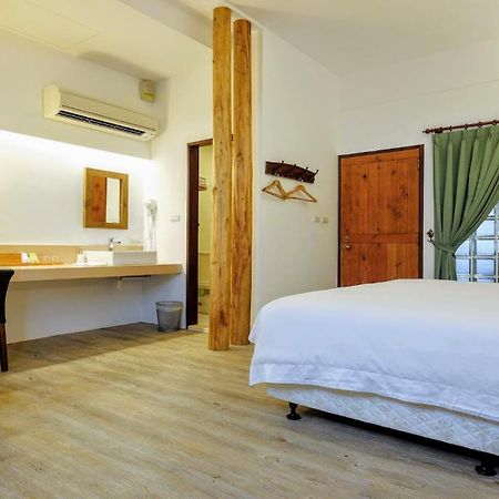 Shire Homestay Luodong Exteriör bild