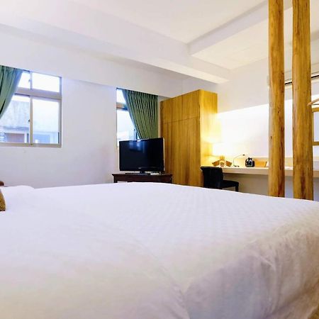 Shire Homestay Luodong Exteriör bild
