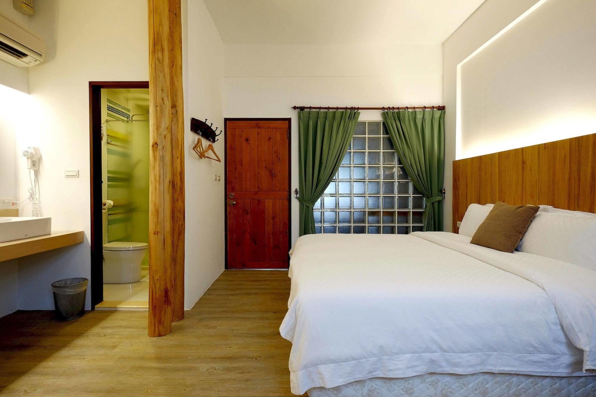 Shire Homestay Luodong Exteriör bild